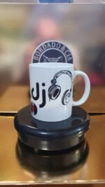 Caneca Oficial - CANAL DJ - CC-CDJ-07 - Fone de Ouvido by Bordado & Cia - @bordado.cia