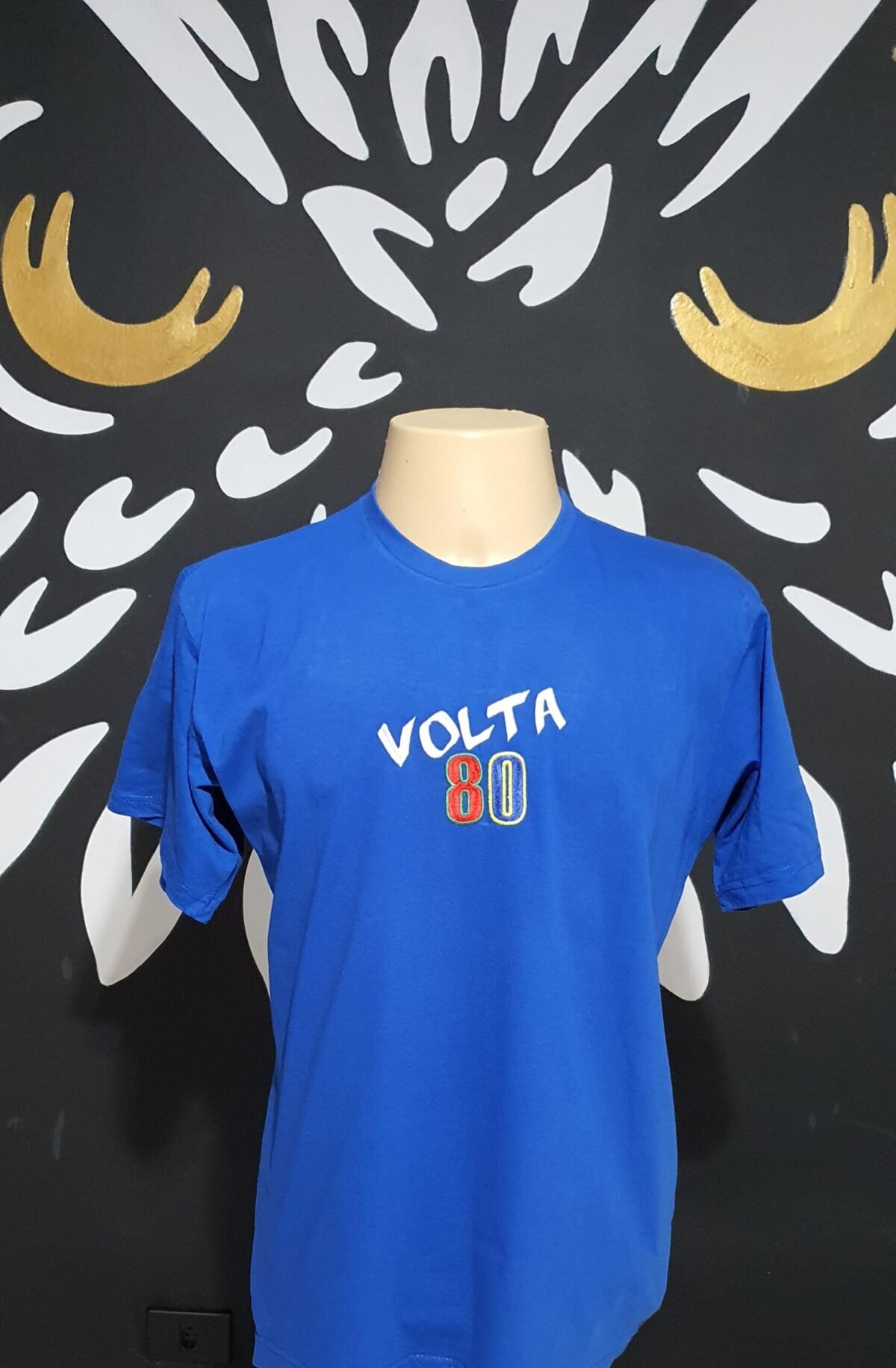 Camiseta Bordada Oficial da Festa Volta 80 by Bordado & Cia - @bordado.cia @volta80