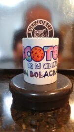 Caneca Oficial do Café com Bolacha da Discoteca do DJ Willinha by Bordado & Cia - @bordado.cia @djwillinha