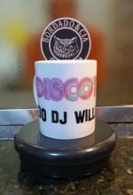 Caneca Oficial da Discoteca do DJ Willinha by Bordado & Cia - @bordado.cia @djwillinha
