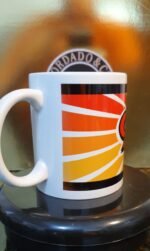 Caneca Oficial da Bordado & Cia Custom - Anos 90's - Color - by Bordado & Cia - @bordado.cia