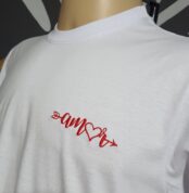Camiseta Bordada "Amor" by Bordado & Cia - @bordado.cia