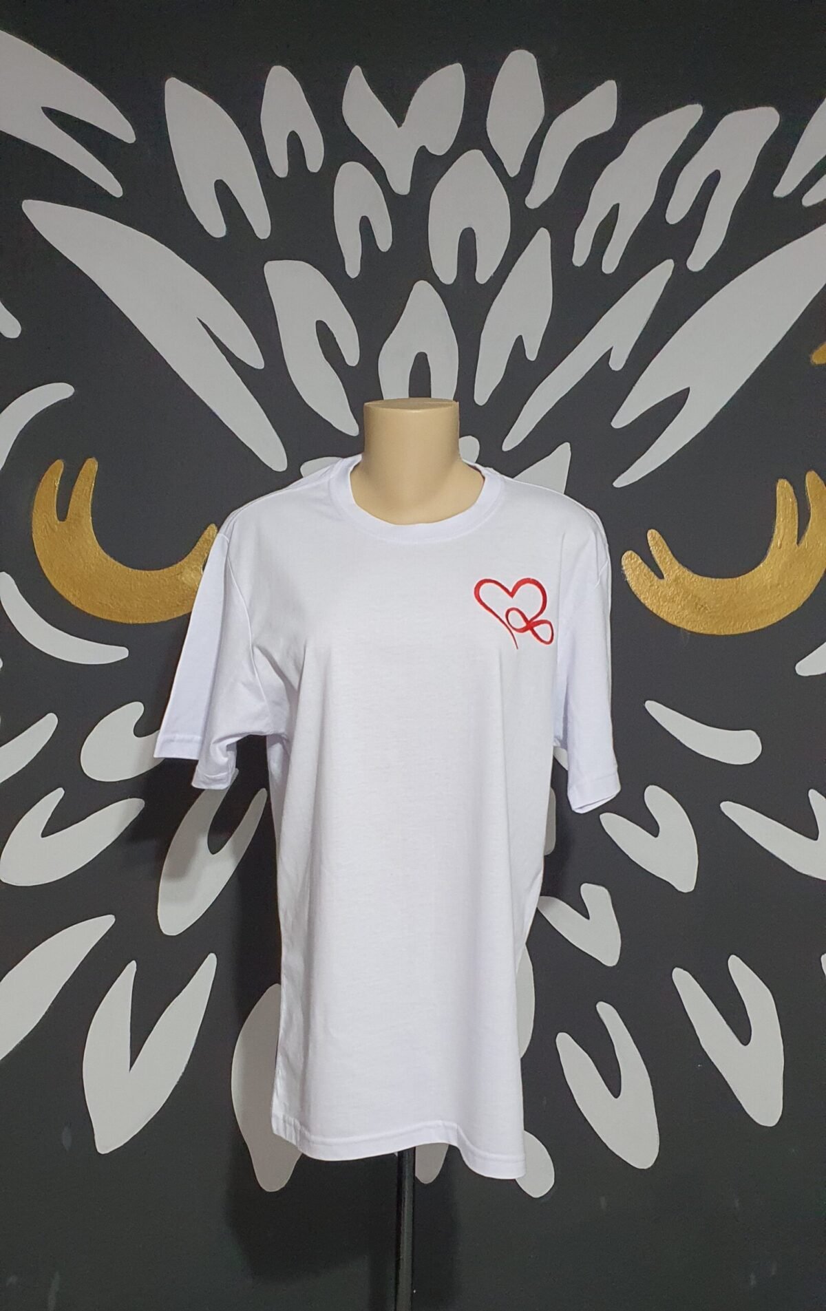 Camiseta Bordada "Love Forever" by Bordado & Cia - @bordado.cia