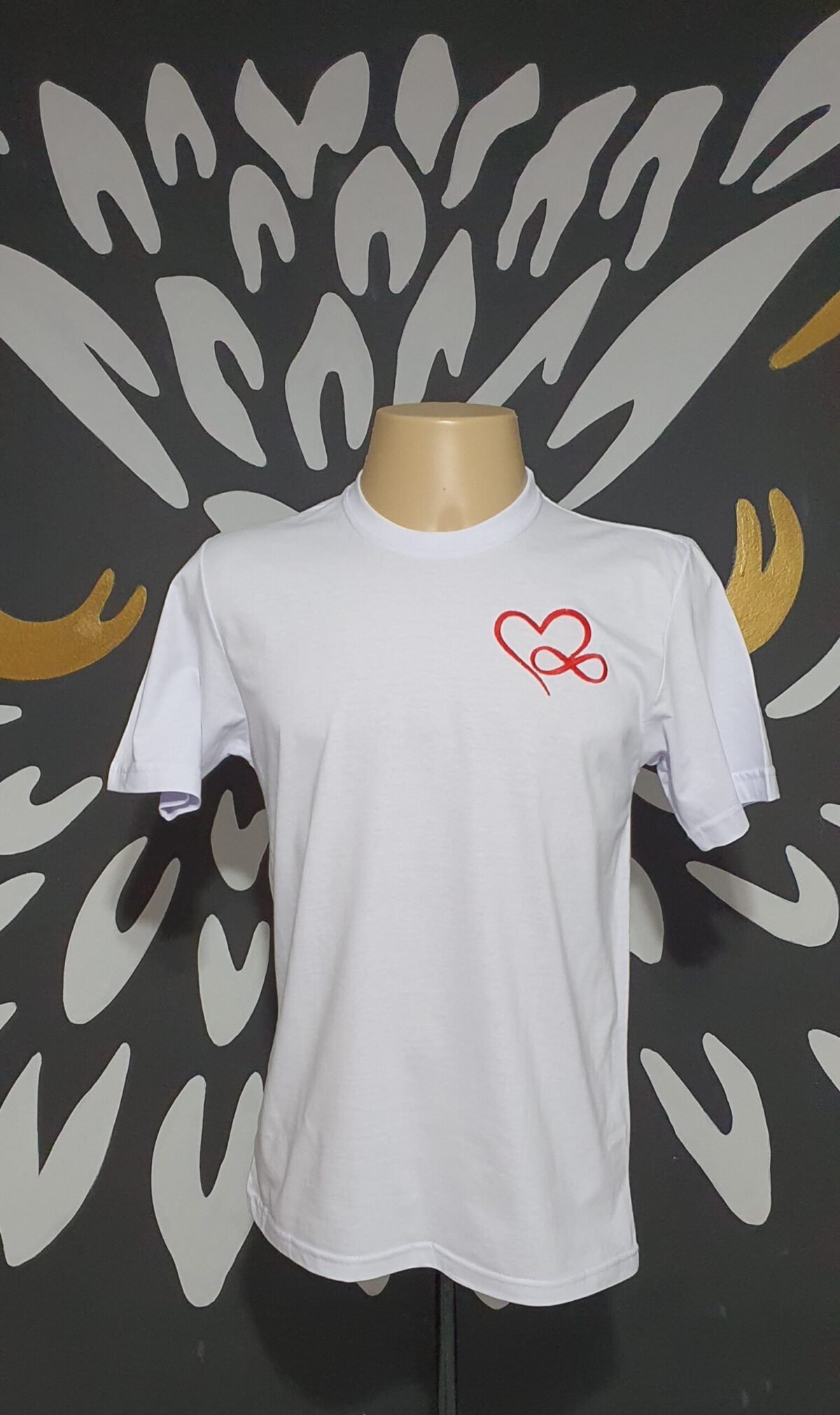Camiseta Bordada "Love Forever" by Bordado & Cia - @bordado.cia