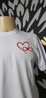 Camiseta Bordada "Love Forever" by Bordado & Cia - @bordado.cia