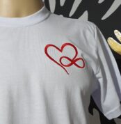 Camiseta Bordada "Love Forever" by Bordado & Cia - @bordado.cia