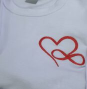 Camiseta Bordada "Love Forever" by Bordado & Cia - @bordado.cia