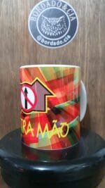 Caneca Oficial Contra Mão - Color - by Bordado & Cia - @bordado.cia; @dj.vadao; @danceteriacontramao; #danceteriacontramao