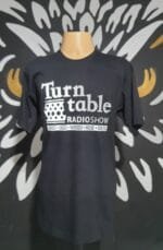 Camiseta Turn Table at Night by Bordado & Cia - @bordado.cia; @Camiseta POOL 89 FM Vintage by Bordado & Cia - @bordado.cia; @turntableradioshowbr